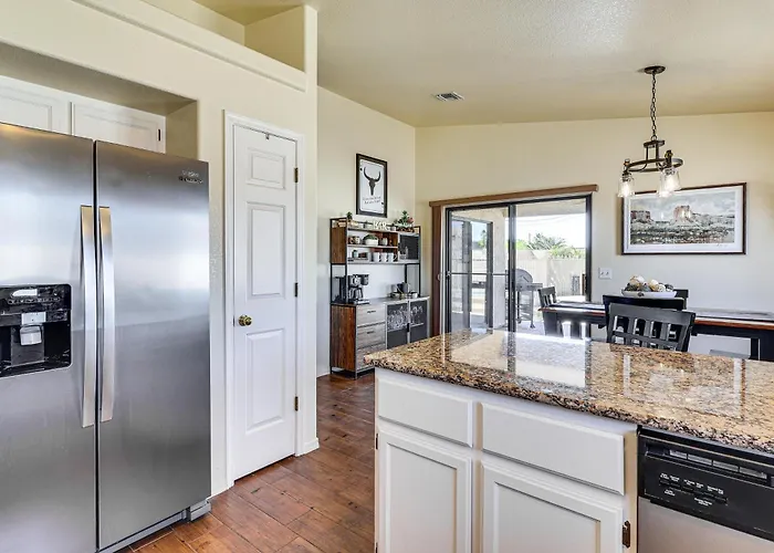 Desert Escape W/ Spool Pool! 4 Mi To Havasu Holiday home