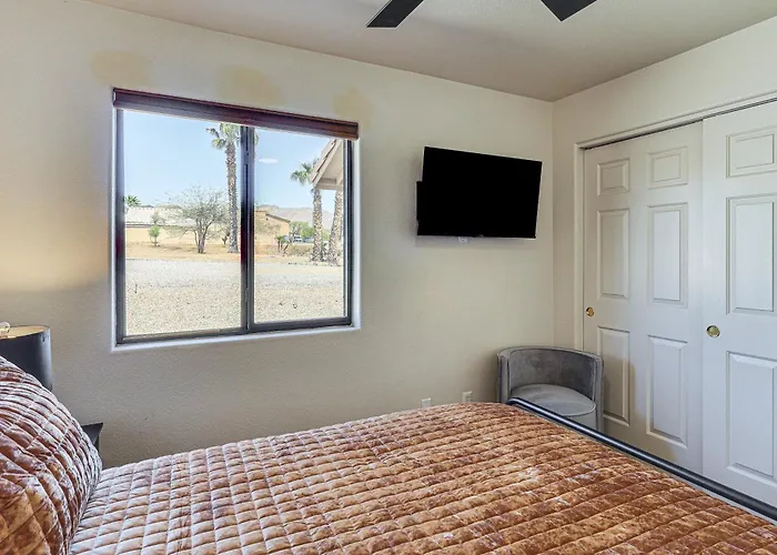 Holiday home Desert Escape W/ Spool Pool! 4 Mi To Havasu